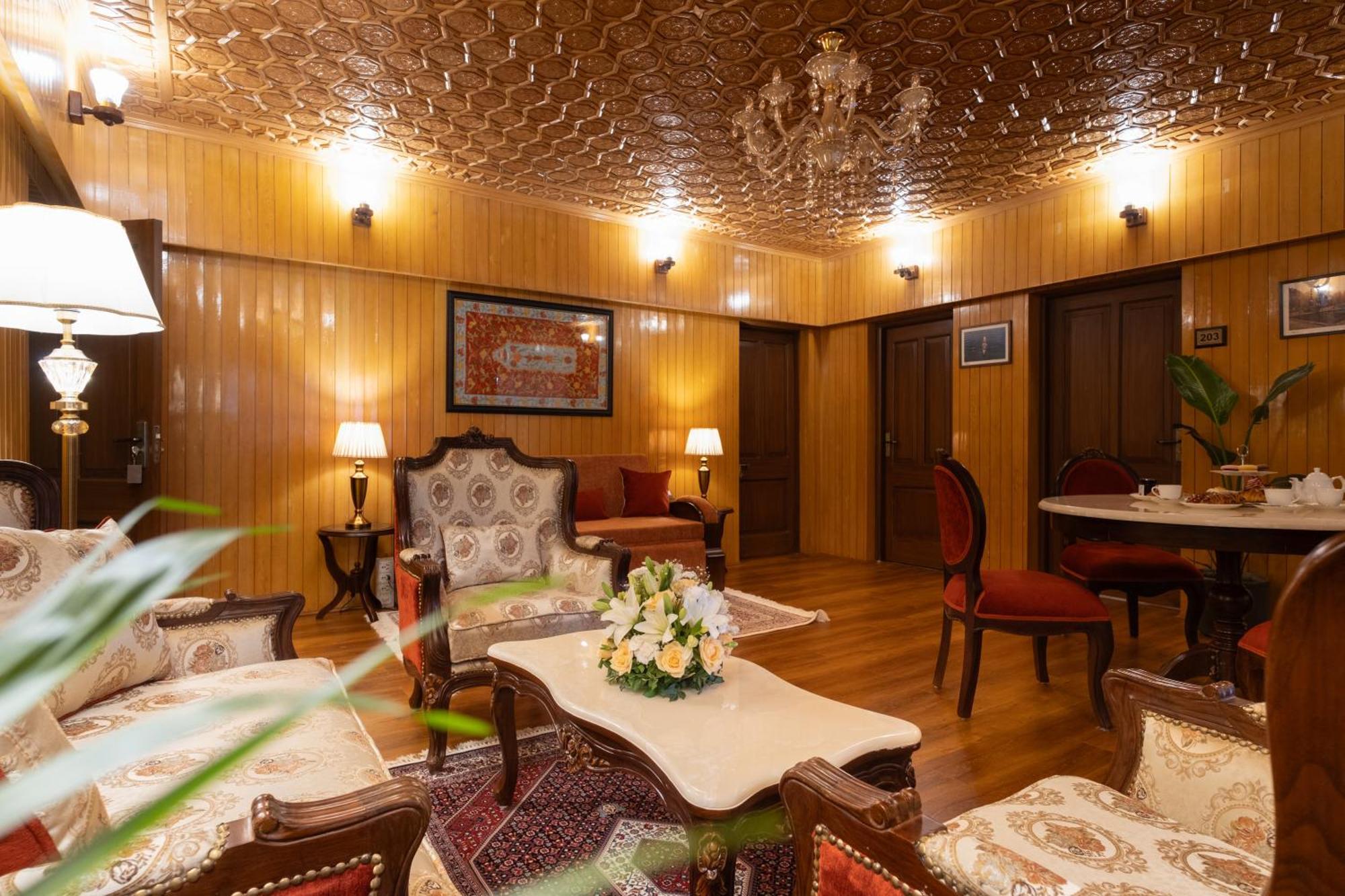Moghal Mahal Resort Rajbagh Srinagar Exterior photo